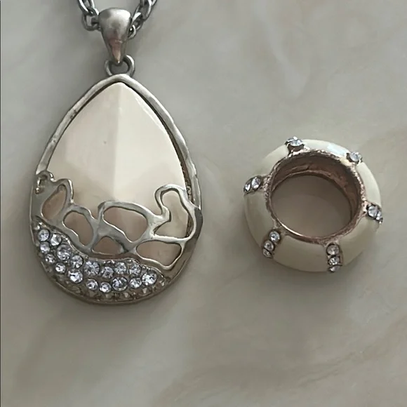 Elegant Silver Necklace and Ring Set - Picture 2 of 3